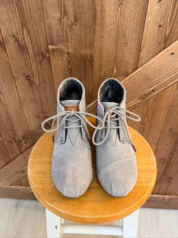 TOMS Women’s 6.5 Gray Suede Wedge Ankle Booties Lace Up Embroidered - Image 2