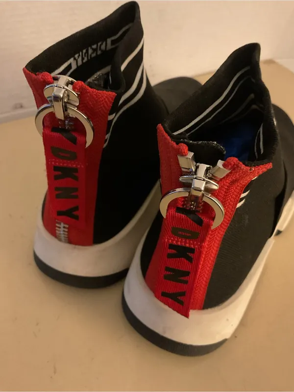 DKNY women Black Knit High-Top Sneakers with Red Heel Zip platform sneakers US 9 - Image 8