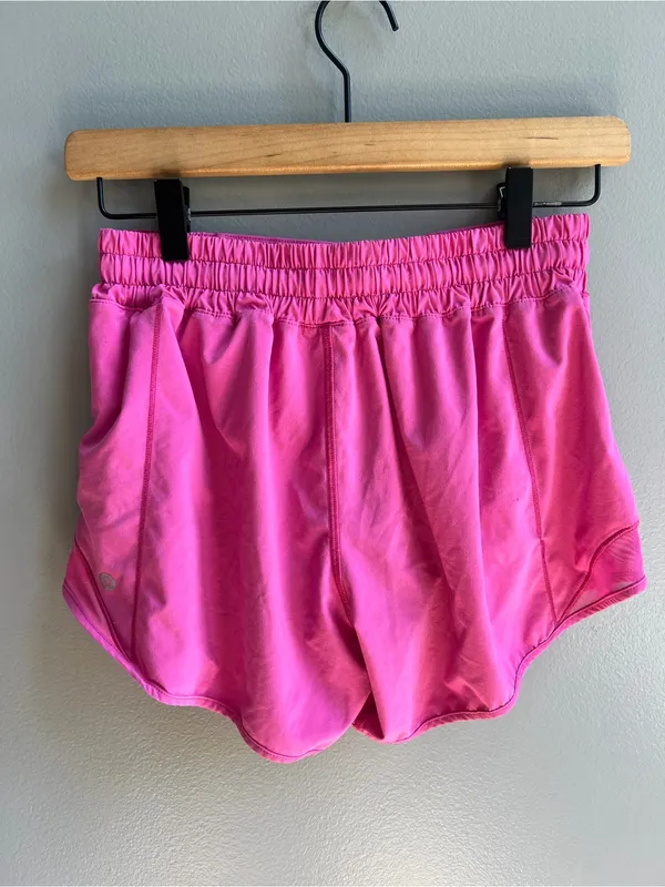 Lululemon Hotty Hot Short II *Long 4" Pink Highlight Size 6 - Image 6