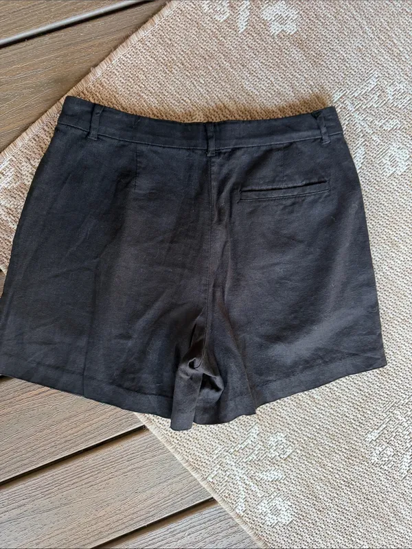 Old Navy Black Tailored Women's Shorts - Image 3