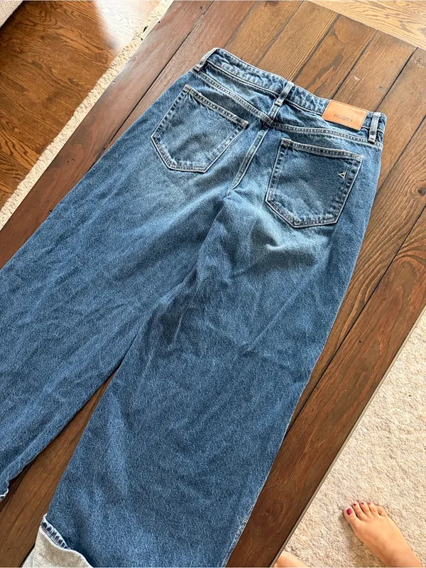 Hidden Wide Leg Cuffed Jeans Size 26 | Trendy Medium Wash Denim - Image 5