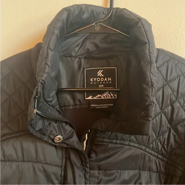 Kyodan Women's Black Puffer Jacket - Image 2