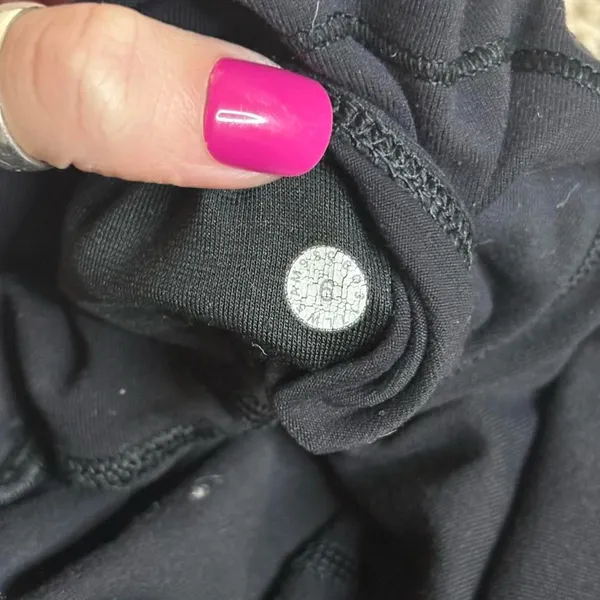 Lululemon black high-waisted leggings black size 6 - Image 4