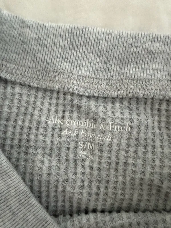 Abercrombie & Fitch Sweater - Image 3