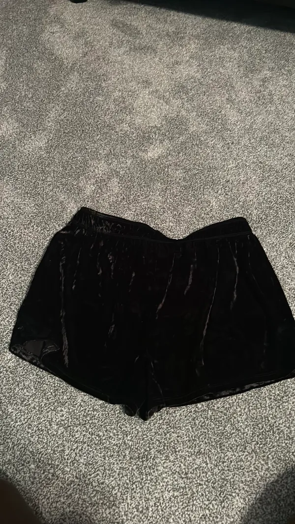 PINK velvet shorts - Image 3