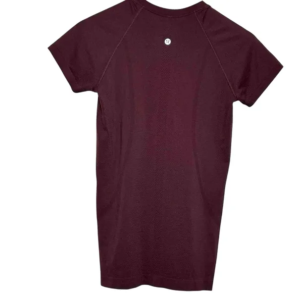 Lululemon Swiftly Tech Short Sleeve 2.0 Cassis - Image 4