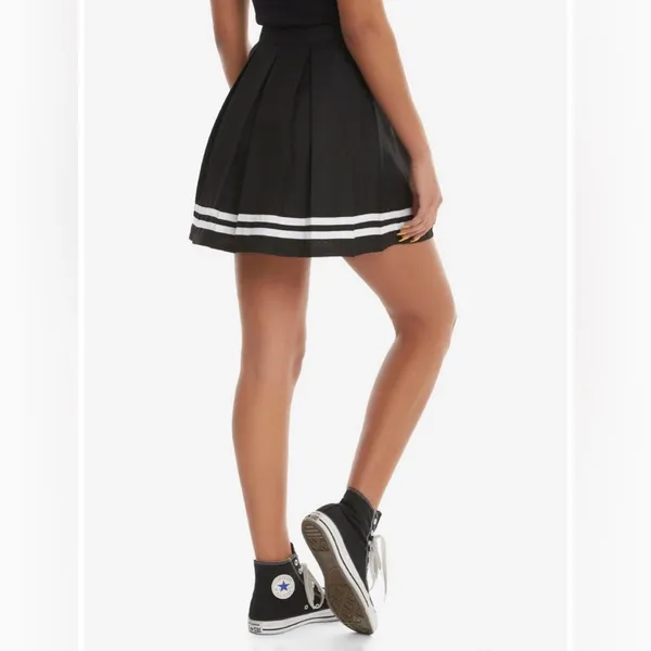 Hot Topic Black Pleated Cheer Skirt Size Large New with tag - Image 3