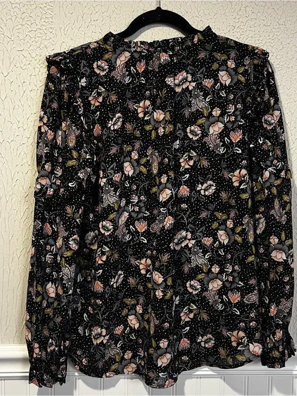 Loft Black and White Floral Ruffle Key Hole long sleeve pullover top size small - Image 12