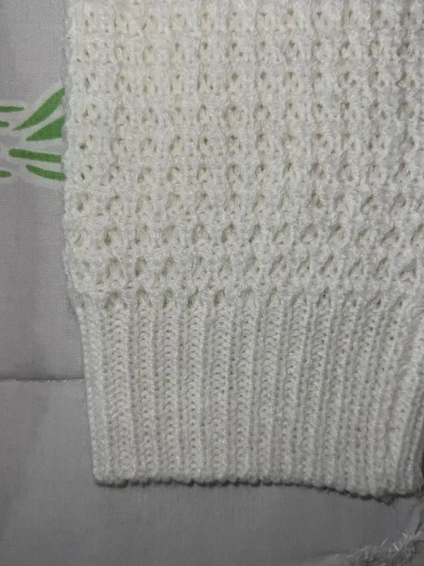 Cream Waffle knit sweater. Size L - Image 6