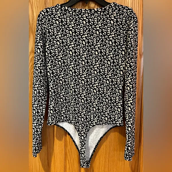 Banana Republic Factory Long Sleeve Black Leopard Print‎ Bodysuit Top Size XS - Image 5