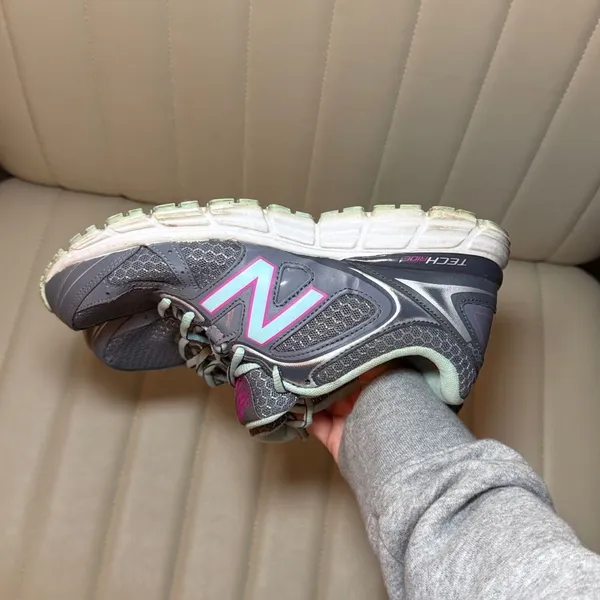 New-balance Women's Grey and Green Trainers - Image 4