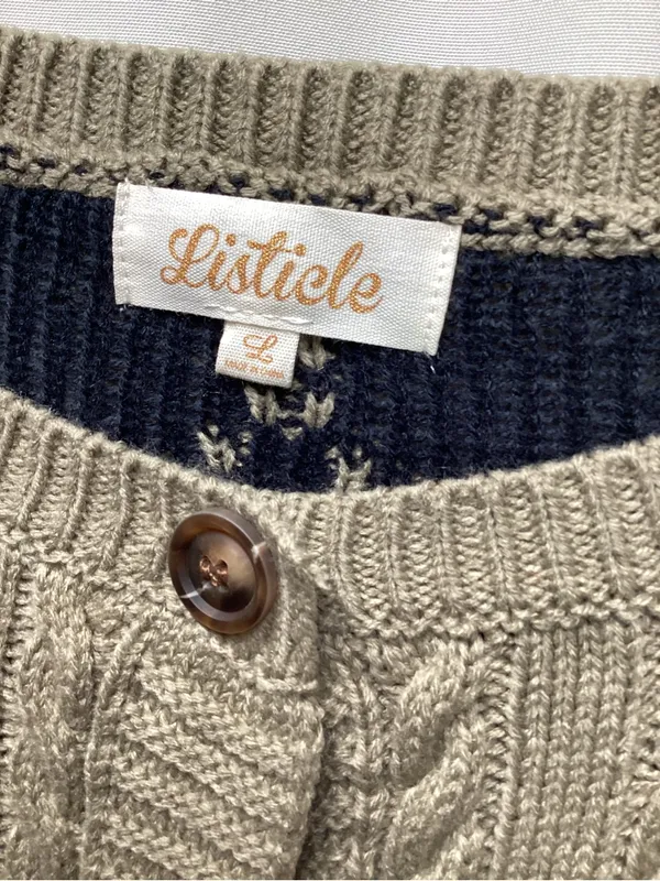 Listicle Boutique Taupe Argyle button front sweater with dimensional bows Size L - Image 9