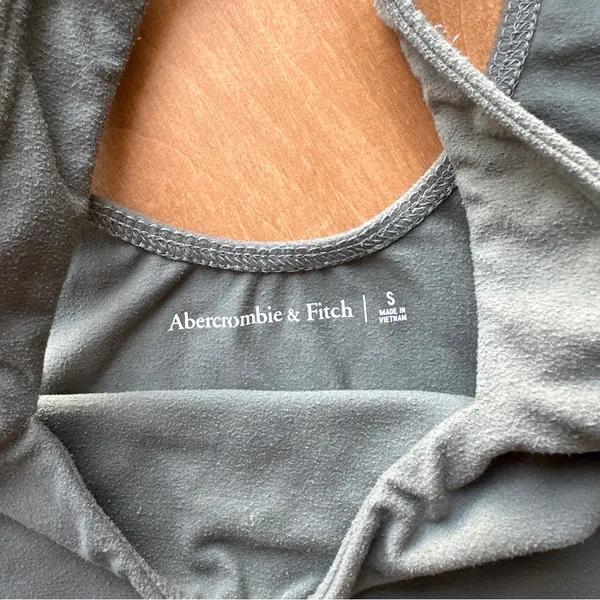 Abercrombie & Fitch Square Neck Lightly Lined Sports Bra, Green, Size Small - Image 11