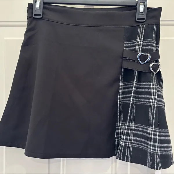 ROMWE Black Skirt with Plaid and Heart Accents M (6) - Image 2