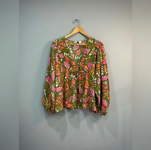 Green Michelle McDowell Retro Print Blouse Size L EUC Size L - Image 3