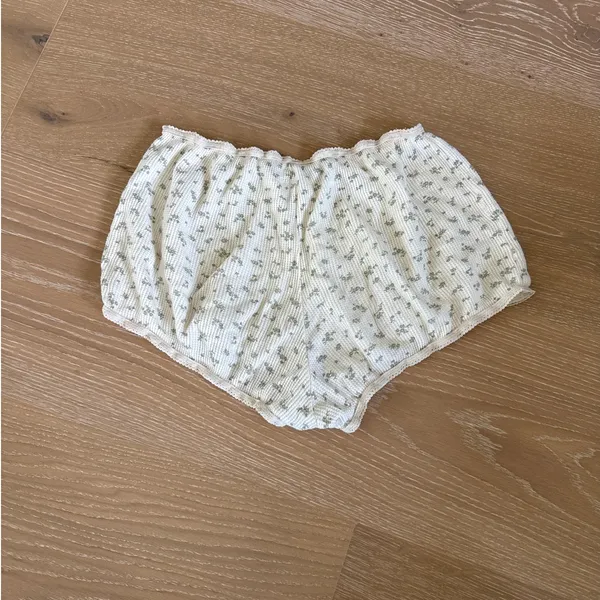 Brandy Melville Shorts Emery Floral One Size Cream Green - Image 3
