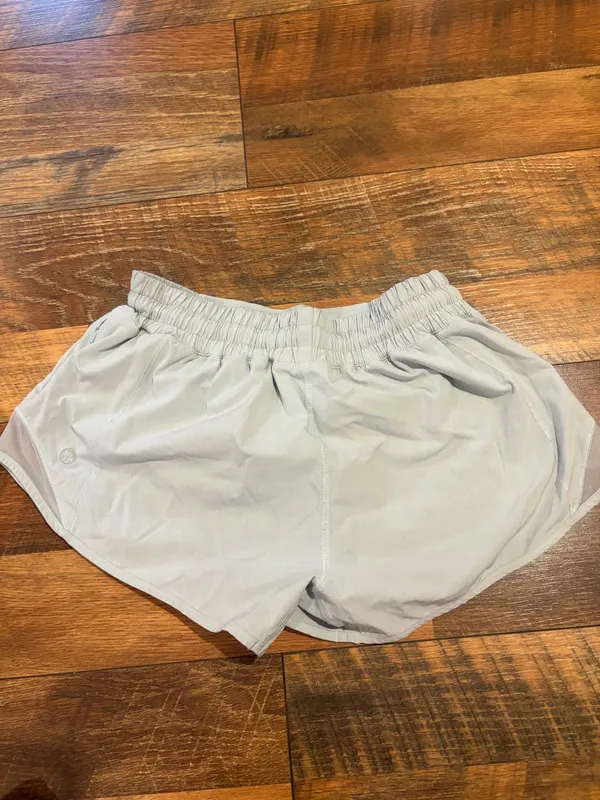 Lululemon Shorts Hotty Hot 2.5" - Image 2