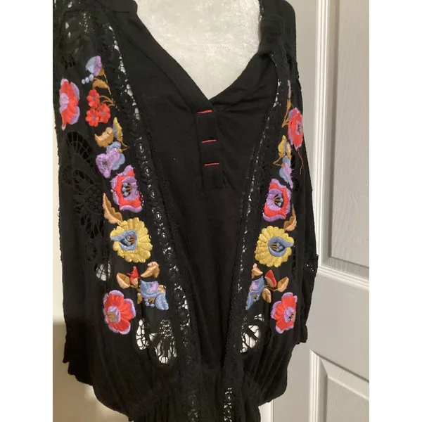 Free People Serafina Black Embroidered Lace Crochet Boho Festival Blouse Top M - Image 3