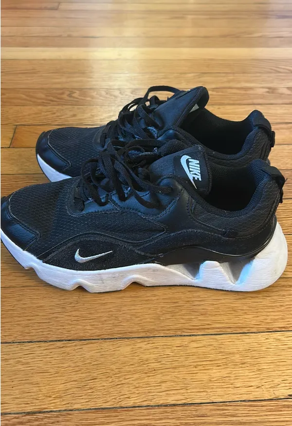 Nike Sneakers - Image 3