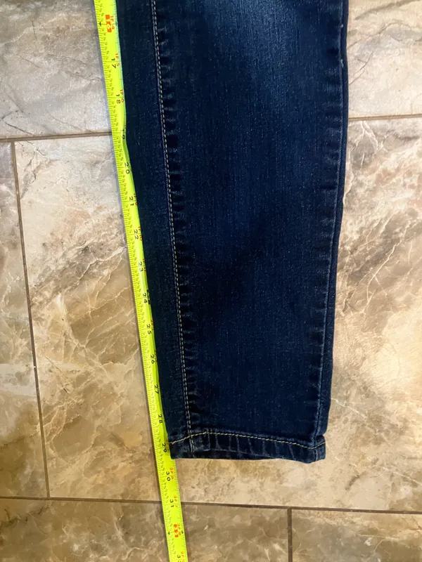 Guess Medium Rise Curvy Skinny Jeans Sz 26 - Image 4