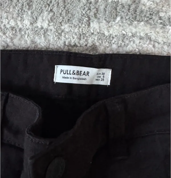 Bershka Cargo Pants Black - Image 4
