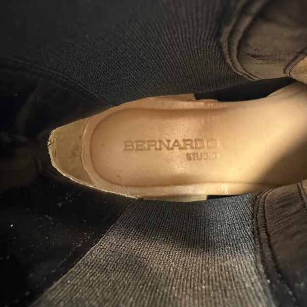 Bernardo Black Leather‎ Lug Sole Chelsea Boots Women 6M Pull On Chunky Heel - Image 10