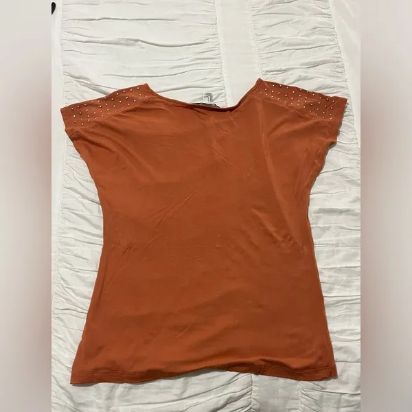 Forever 21 -Burnt Orange Top with gold buttons. Size Small. - Image 3