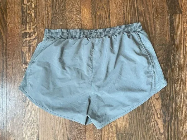 Under armour grey athletic shorts - Image 3