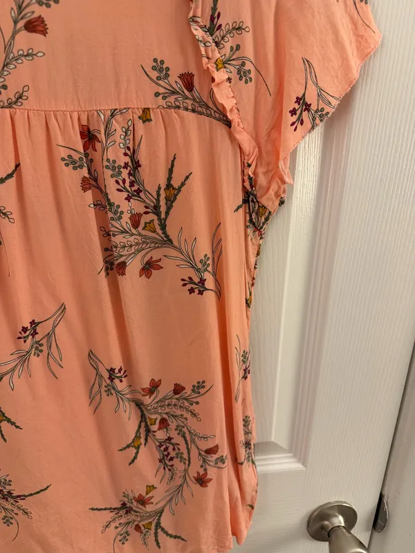 St. John's Bay Peach Floral Ruffle Short Sleeve Top Small - Image 4