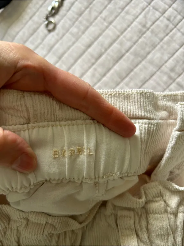 American Eagle cream, corduroy barrel leg cotton pants 6 long - Image 7