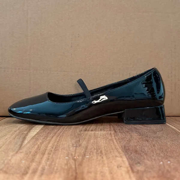 Madden Girl | 9.5M | Egret Rose Black Patent Leather Slip-On Women's Flats - Image 6