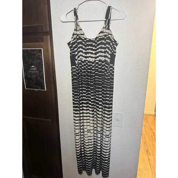Studio‎ West Apparel Black Cream Geometric Rhinestone Empire Waist Maxi Dress M - Image 4