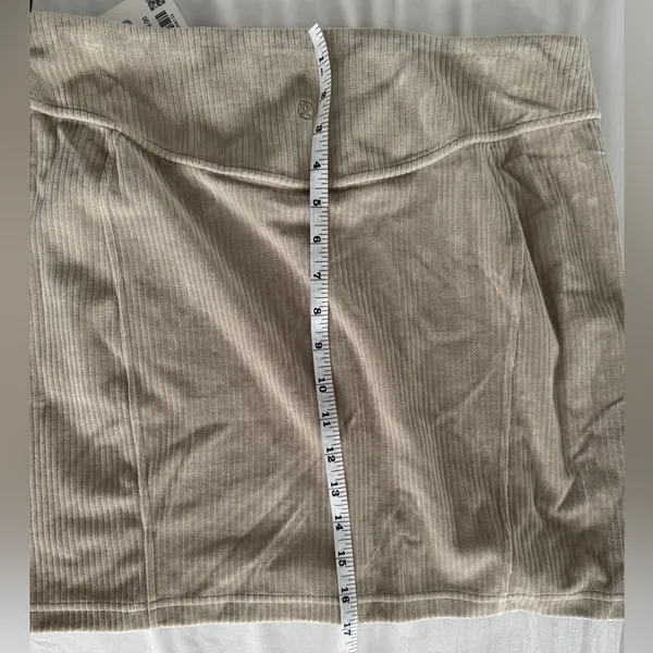 Lululemon Scuba NWT Mid Rise Mini Skirt Womens Velvet Cord Size 10 Riverstone - Image 12