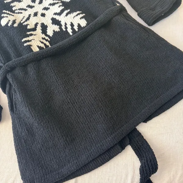 Victorias Secret Snowflake Robe Black White Knit Plush Belted‎ XS/S 167807-201 - Image 6