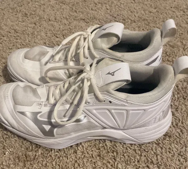 Mizuno Wave Hurricane Volleyball Shoes - Image 2