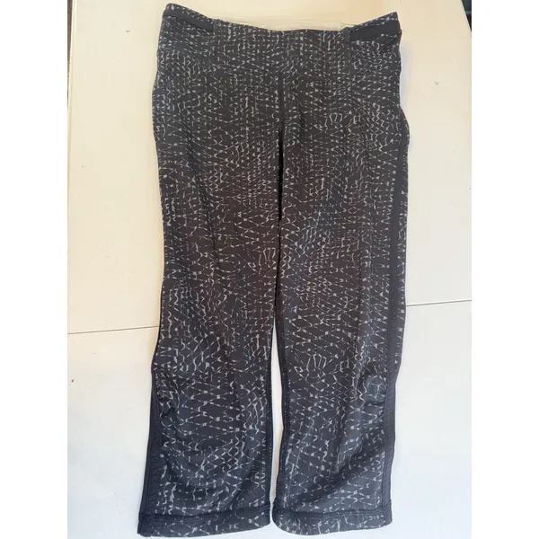 lululemon black gray crop capri mesh leggings mid rise sz 2 - Image 3
