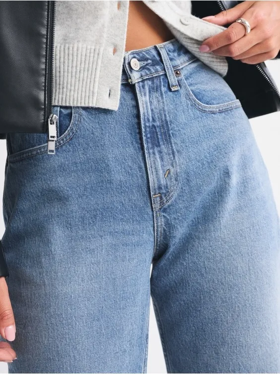 Abercrombie & Fitch Curve Love High Rise 90s Relaxed Jean Size 36 / 22 Short - Image 4