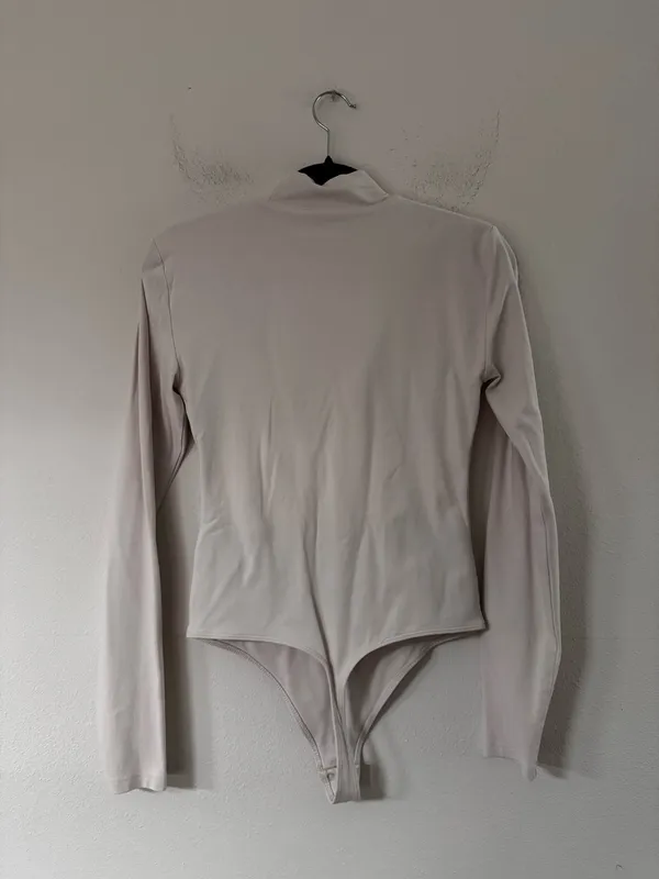Aritzia Babaton Contour Mockneck Bodysuit M Cream - Image 4