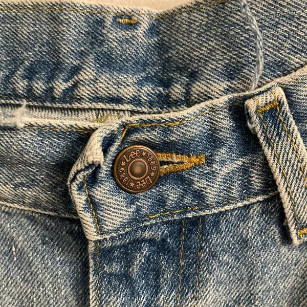 Vintage Lee Mom Distressed Light Wash Jeans - Waist Size 32 - Image 5
