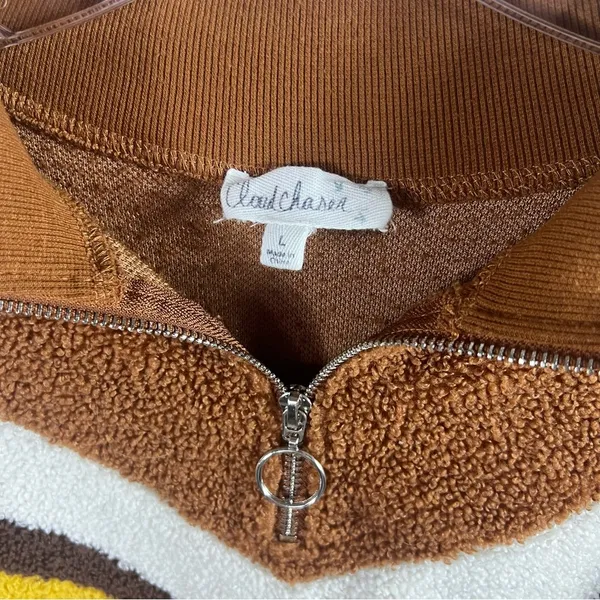 Women's Cloud Chaser 70's Inspired Rust  Angle Print Pull Over Size L (C9) - Image 3