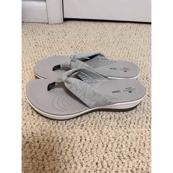 Clarks Cloudsteppers Cushion Soft Flip Flops Gray Size 11‎ - Image 2