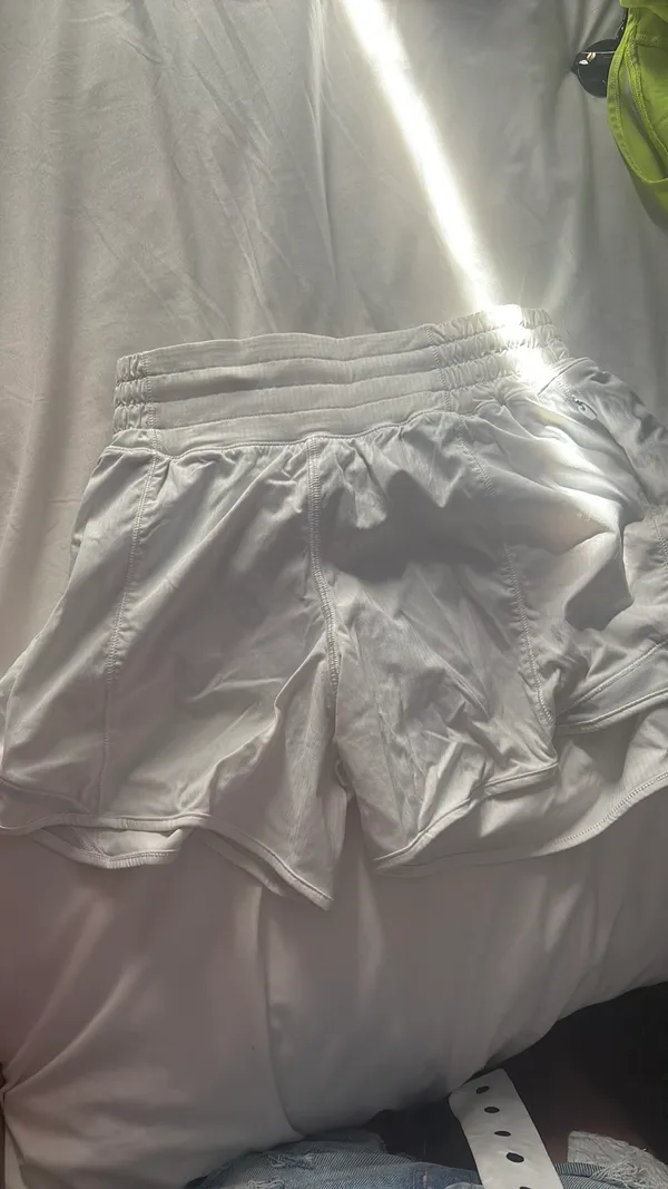 Lululemon Shorts Hotty Hot 4" - Image 4