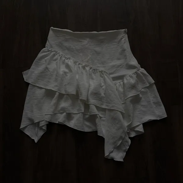 NWT ZARA WHITE RUFFLED ASYMMETRICAL MINI SKIRT - Image 6