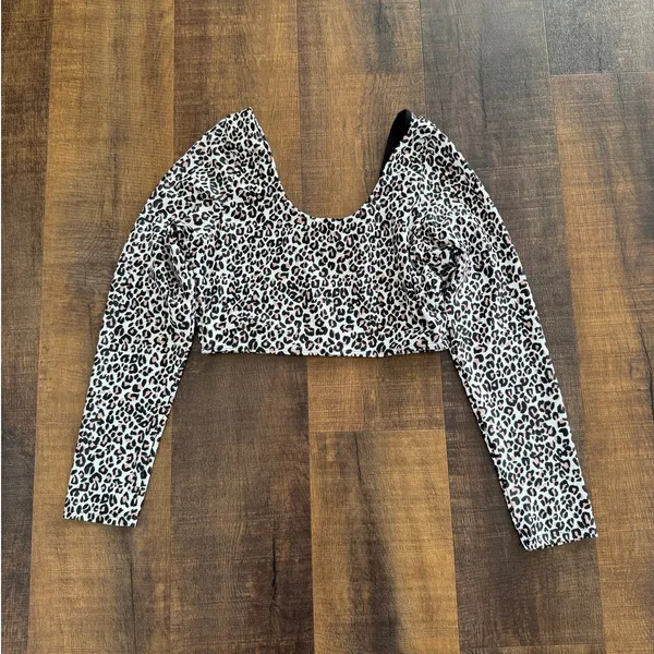 Albion Fit Leopard Bella Crop Long Sleeve Swim Top Size M - Image 5