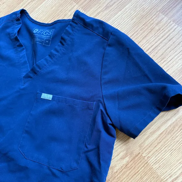 FIGS Catarina One-Pocket Scrub Top Size Medium - Image 6