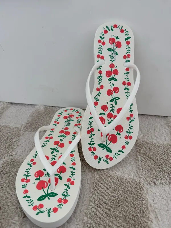 Old navy cherry flip flops - Image 2