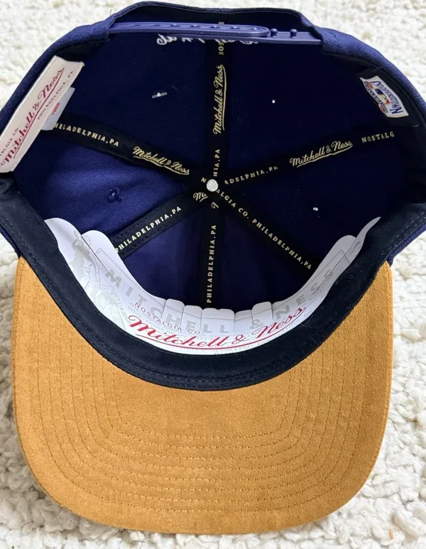 Mitchell & Ness MLB New York Yankees Metal Logo Tag Snapback Hat - Image 5