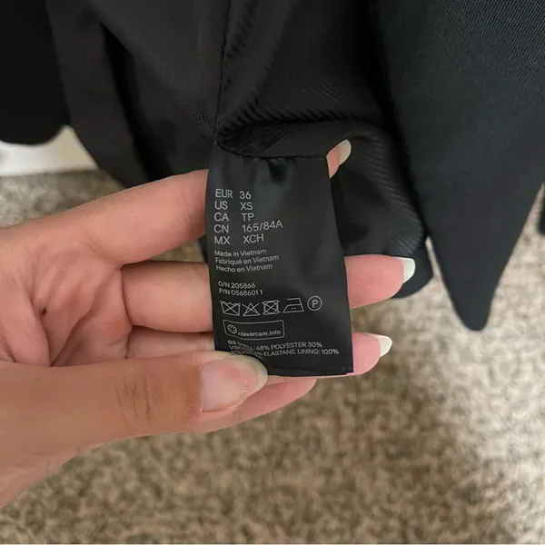 H&M Elegant Black Blazer - Image 4