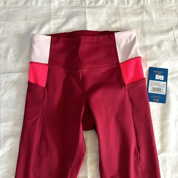 Brooks Women's Method 3/4 Tights, Color is Razzmatazz, Small, NWT - Image 3