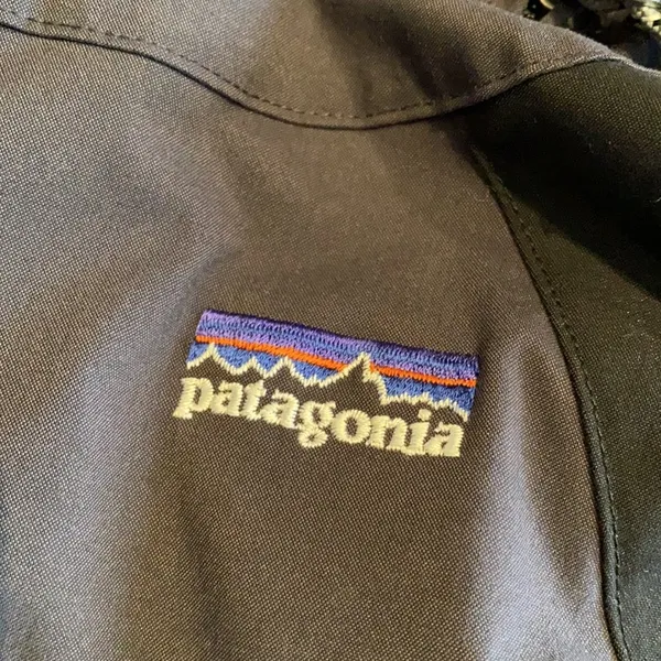 Patagonia black hooded fleece lined jacket size Small - Image 9